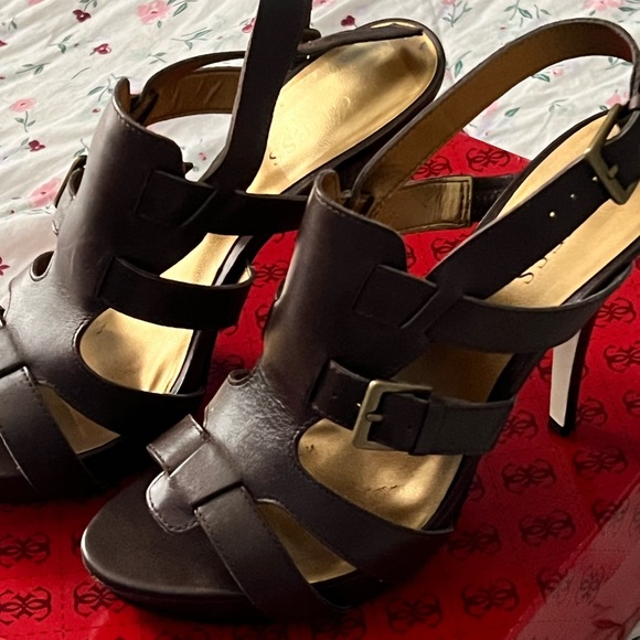 GUESS - Picture 5 of 5